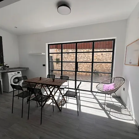 Casa Del Pueblo * Montichelvo
